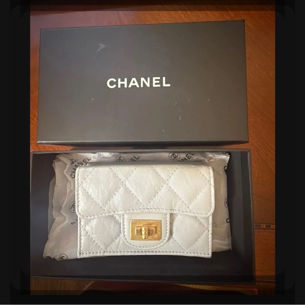 CHANEL White Quilted Wallet with Gold Clasp